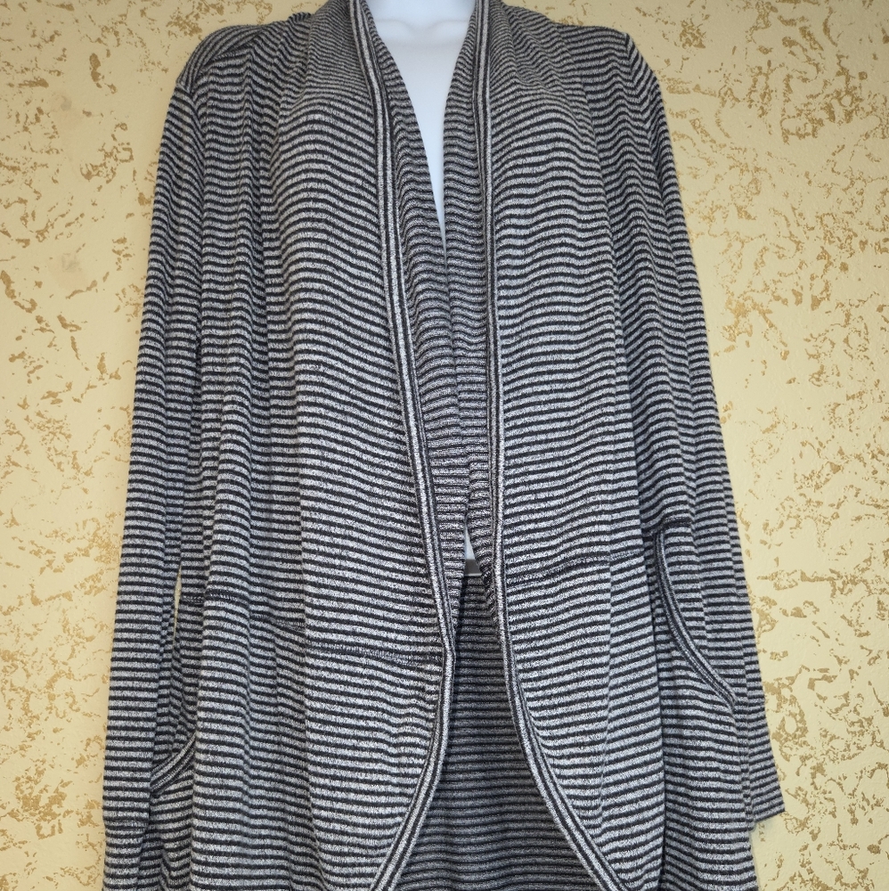 Abercrombie & Fitch Black and White Striped Open Cardigan
